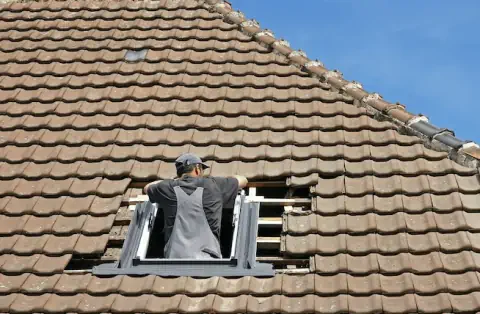 Pose de velux - Villegusien-le-Lac